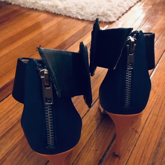 BEBE open toe stiletto - Picture 3 of 7